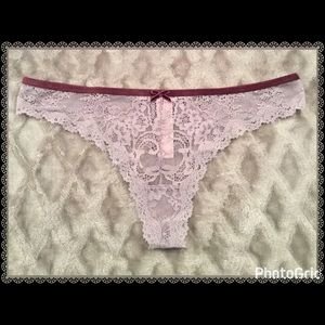 ❤Victoria's Secret Velvet Trim Lace Thong Panty❤
